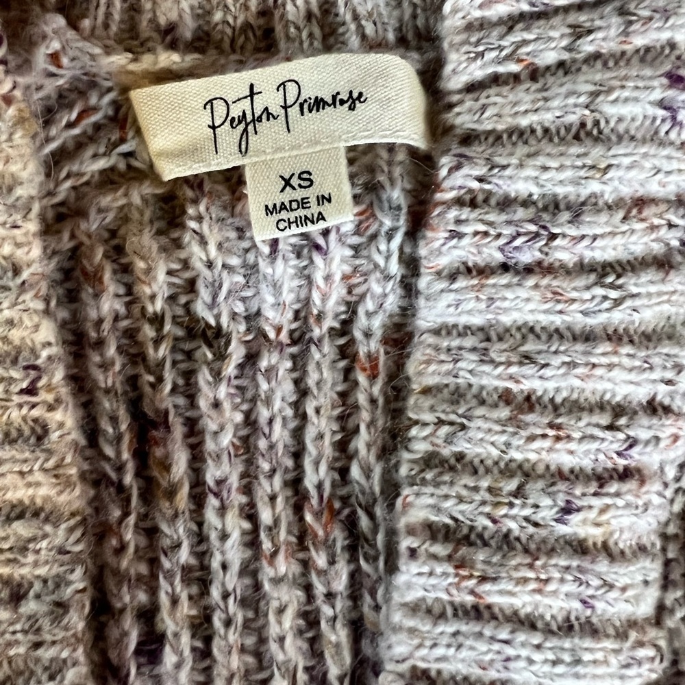 CUTE Sweater​​​​ - Picture 5 of 5